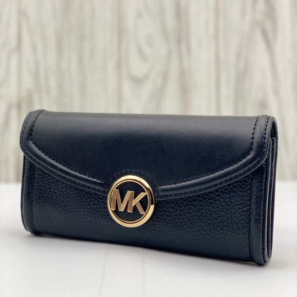 Michael Kors Handbags - ❤️Michael Kors LG Flip Continental Wallet Black